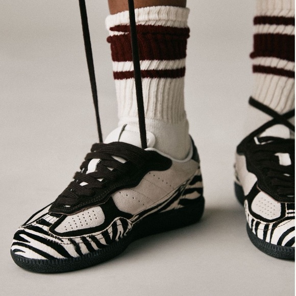 ALOHAS Zebra Sneakers - Picture 2 of 12